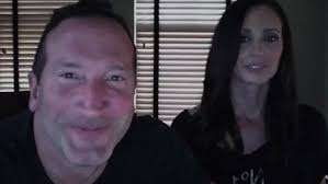 Swingers Holli and Michael discuss how to pick up women in bars