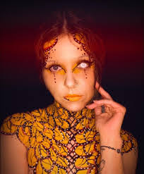 Deanna Thibodeaux's Instagram, Twitter & Facebook