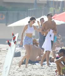 Blake griffin and kendall jenner were spotted on a romantic dinner date. Kendall Jenner And Blake Griffin Hit The Beach In Malibu 030917 10