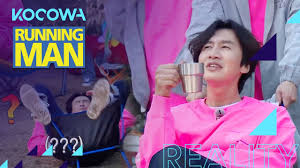 Surely the man ought to be worn out from hunting down. Kwang Soo Ends Up Washing His Face With Alcohol Running Man Ep 554 Youtube
