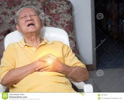 Alte lieblingsstücke bleiben dann jung, wenn man sie modern inszeniert #wggesucht #wggesuchtde #wg #wohnen #wohnzimmer #einrichtungsideen #alte #möbel #holz #vintage #livingroom #ideas #inspiration. Senile Asiatische Manner Die Auf Einem Stuhl Am Wohnzimmer Mit Herzinfarkten Sitzen Beide Alter Mann S Hande Auf Brust Wegen S Stockbild Bild Von Manner Stuhl 100132597