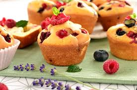 Muffinki z budyniem i owocami leśnymi - Magiel Kuchenny