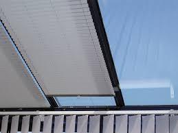 Store pour véranda, fenêtre de toit, puits de lumière, verrière. Batistore Store Duette Toiture De Veranda