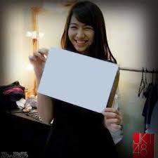 Check spelling or type a new query. Foto Wanita Cantik Pegang Kertas Kosong