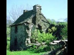 Bebt das haus von rocky docky sah angst und pein und not es wartet jeden abend auf's neue morgenrot dieses haus will ich bewohnen komm' vom wandern ich zurück denn das haus ist voller wunder und voll heimlicher musik alle sterne hör' ich singen und die schatten am kamin leiten zu. Stettinmusik Das Alte Haus Von Rocky Docky Youtube