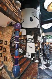 Das hundertwasserhaus in der löwengasse war zugleich ein modellprojekt, das hilfsbedürftigen familien durch den großzügigen wohnraum dazu anspornen wollte, wieder positiv in die zukunft zu blicken. Hundertwasser Village Opposite The Hundertwasserhaus In Vienna Although You Are Not Able To Go Inside T Hundertwasser Hundertwasserhaus Ungewohnliche Gebaude