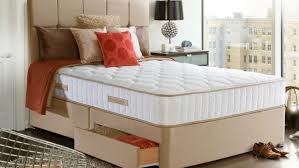 Jika anda memiliki kamar tidur ukuran besar atau wajar dan pasangan anda, itu selalu mengambil semua ruang dan berinvestasi di tempat tidur raja atau tempat tidur super king. Rekomendasi Kasur Busa Plus Minus Dan Daftar Harga Terbaru Rumah Com