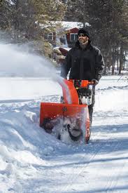 From our compact hs720 snow thrower to the heavy duty hsm1336 hybrid snow blower, there's a honda snow blower that's right for you. Signature Pro Series Dual Stage Snow Blower