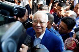 Najib dan tun kini bersatu. Najib Razak Persoalkan Pembekuan Rekening Pribadi Antara News Kalimantan Tengah Berita Terkini Kalimantan Tengah