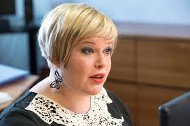 She is the vice chairman of the finnish centre party (keskusta). Annika Saarikko Vaalii Punamultarakkautta Kotonaan Mutta Puolustaa Loppuun Saakka Porvarihallituksen Sotea Yle Uutiset Yle Fi