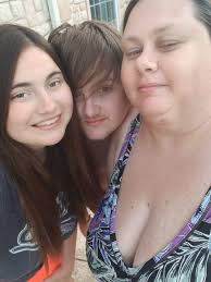 Please give Delana Shell Trewin the BIGGEST Happy Birthday! 🎉 🎊 🎈 She  deserves to have the best day! Such a loving friend, fun to be around, oh  so funny, and just