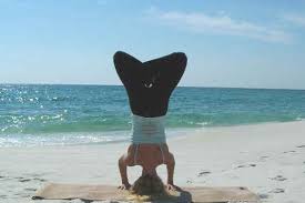 Nothing Better Than A Headstand On The Beach Headstand Yoga Beautiful Yoga Lotus Pose Yoga