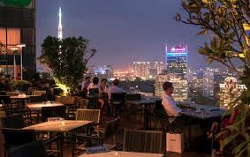 Là tòa nhà cho thuê văn phòng kết hợp với căn hộ, và văn phòng trọn gói. Shri Restaurant Lounge Rooftop Bar