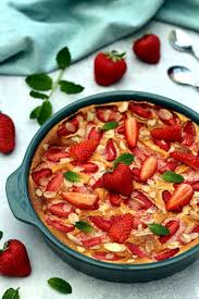 Gratin Aux Fraises Et Amandes Amandine Cooking Clafoutis Aux Fraises Recettes De Cuisine Recette Avec Des Fraises