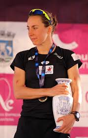 Robin promises the dying knight he will return his sword to his father sir walter loxley (max von sydow) in nottingham. Anne Haug Wikipedia