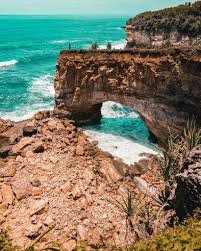 Sikidang kembali lagi dengan destinasi pantai di kebumen jawa tengah yaitu explore pantai karang bolong, pantai karang bolong kebumen menjadi destinasi kunju. Pantai Karang Bolong Pacitan Phinemo Com