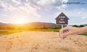 Beberapa pembeli langsung membangun rumah di atas tanah tersebut, namun ada juga yang tidak. Perlukah Beli Tanah Kavling Untuk Investasi Republika Online