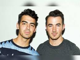 In fact, nick loves dating older women, and if anything it makes priyanka even more attractive to him, the source added. Nick Jonas S Brothers Joe Jonas And Kevin Jonas Welcome Priyanka Chopra Into The Family