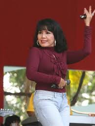 Dapatkan lirik lagu lain oleh rita sugiarto di kapanlagi.com. 7 Potret Transformasi Rita Sugiarto Pedangdut Senior Yang Awet Muda Hot Liputan6 Com