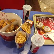 Bucuresti nonstop (2015) ‧ dramă/film romanesc de comedie ‧ regia: Kfc Fried Chicken Joint In BÄƒneasa