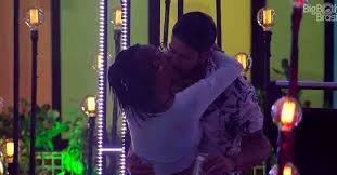 Aquela vilã ficou lá dentro o #maisvocê fica na torcida, karol. Bbb21 Karol Conka And Arcrebiano Are The Second Reality Party Istoe Fucaa