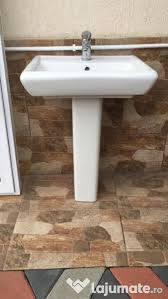 Lavoarele de baie completeaza nevoia unui spatiu sanitar intim si functional. Chiuveta Lavoar Baie Adroi Stroy