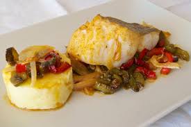 La diferencia entre freír y confitar bacalao es evidente. Lomos De Bacalao Al Horno Con Pimientos Recetas De Escandalo
