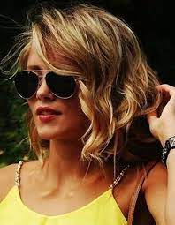 Beyoncé en fait la démonstration avec son carré. Carre Plongeant Cheveux Boucles 50 Facons De Porter Le Carre Plongeant Elle