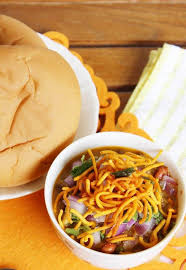 Misal Pav Recipe Make Gravy Thin And Serve With Sev Misal Pav Is One Of The Popular Maharashtrian Breakfast Misal Pav Recipes Pav Recipe Mixed Bean Recipes