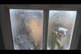 Warum schlägt sich die feuchtigkeit gerade innen am fenster nieder? Video Fenster Nass Von Innen Was Tun