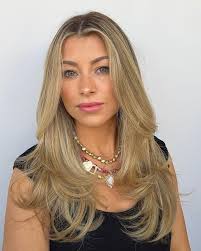 she's beauty, she's grace, she's @madelynwhite and she has a new single OUT  NOW!!! go listen to 'the day you left' 🫶🏼 oh and did we mention  @passthatpuss loves it too 🙃