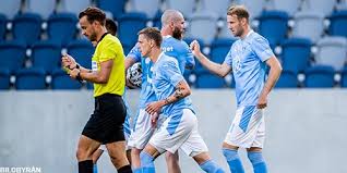 Ivrigt påhejade av 5 500 högljudda supportrar. Infor Malmo Ff Ik Sirius En Klang Och Jubel Forestallning Malmo Ff Svenskafans Com Av Fans For Fans