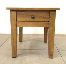 The attic heirlooms dining table offers a warm welcome to the whole family with its natural wood features, planked tabletop, and your choice of natural oak or rustic oak finishes. Lot Broyhill Attic Heirlooms Oak Plank End Table