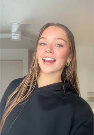 Aimee Dingman's Instagram, Twitter & Facebook