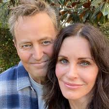 Matthew perry is engaged to his girlfriend, molly hurwitz, the friends star revealed in comments published thursday. Matthew Perry Has Always Been In Love With On Screen Girlfriend Courteney Cox Irish Mirror Online