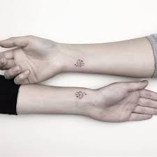 33 Ultra Minimalist Tattoo Designs By Cagri Durmaz Tattoobloq Minimalist Tattoo Umbrella Tattoo Tattoos