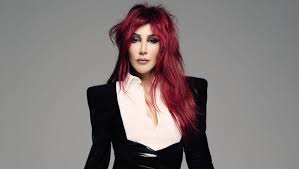 Alongside her music career, she is also known for her choice of clothes and has renewed her image multiple times over the years. Hande Yener Den Sahte Surpriz Magazin Haberleri