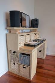 Ron eigen built his own using an uplift desk base and a custom top from it's not trash designs (pictured). 10 Exceptional Diy Standing Desk For Professionals