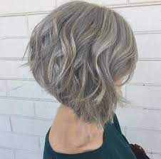 Moderni Uces Muzete Mit V Jakemkoliv Veku Jit S Dobou Je Snadne Gorgeous Gray Hair Hair Styles Wavy Bob Hairstyles