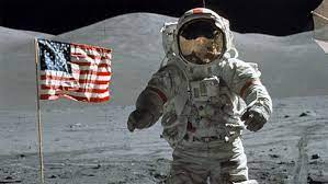 Walau sakit tapi enak kan?, kataku sambil memeluk dan meremas. Bagaimana Neil Armstrong Terpilih Menjadi Manusia Pertama Berjalan Di Bulan Iluminasi