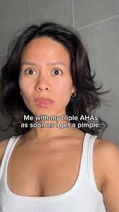 Don’t panic! 😆👌 Apply @dermaltherapy acne spot treatment!!! Here’s why I  love it: , ➡️Exfoliates dead skin cells , AHAs like glycolic acid & citric  acid dissolve the “glue” that holds dead skin