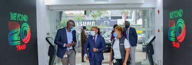 There is also another safaricom customer care on moi avenue next to barclays moi avenue, and opposite ktda offices in nairobi. Safaricom Opens Newly Refurbished Moi Avenue Shop Crossover Kenya
