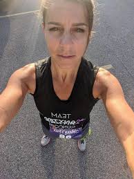 Runners compete in heat