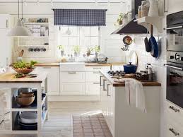 Narozna Kuchnia W Stylu Rustykalnym Szukaj W Google Kitchen Design Small Kitchen Remodel Small Country Cottage Kitchen