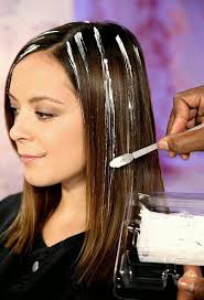 How To Use A Streaking Brush To Create Perfect Hair Highlights Diy Highlights Hair Highlighting Hair At Home