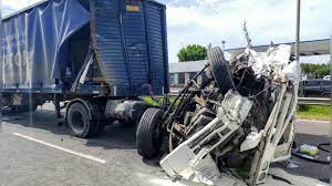 Fuerte impacto entre vehículos a la altura de ugarte mano capital federal. Choque En Cadena Entre Camiones En La Panamericana Un Hombre Resulto Herido Infobae