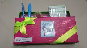 Ayah dan ibu mereka kena hantar dan beli hadiah, untuk aku. Hadiah Hari Guru Bajet Photos Facebook