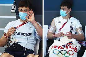 British olympic diver tom daley, who has been knitting and crocheting in the stands at the summer we're not olympic judges, but we'd score tom daley's knitted team gb cardigan an 11/10. Jqwjnfoyju94rm