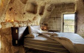 فندق لو جروتي الإيطالي أسطورة وسط الصخور