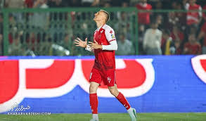 یک رخداد نادر در دنیای فوتبال ایران؛ اقدام ویژه ستاره پرسپولیس در برابر هواداران!